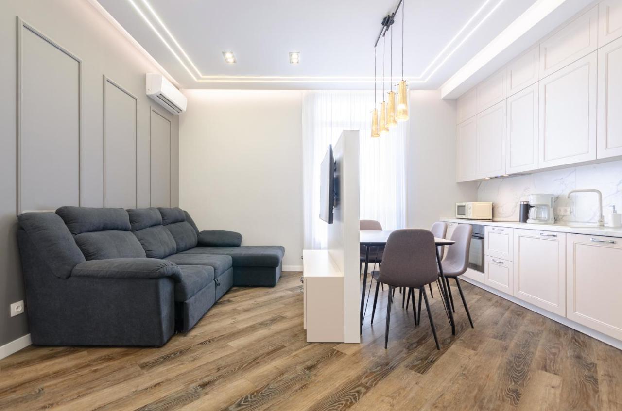 Petrovdom Ж38 In Luxury Apartments At 68 Zhylyanska Street,38 Perlyna Kyiv Exterior photo
